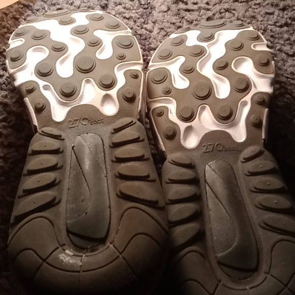 Nike Air Max 270 - Picture 4 of 4